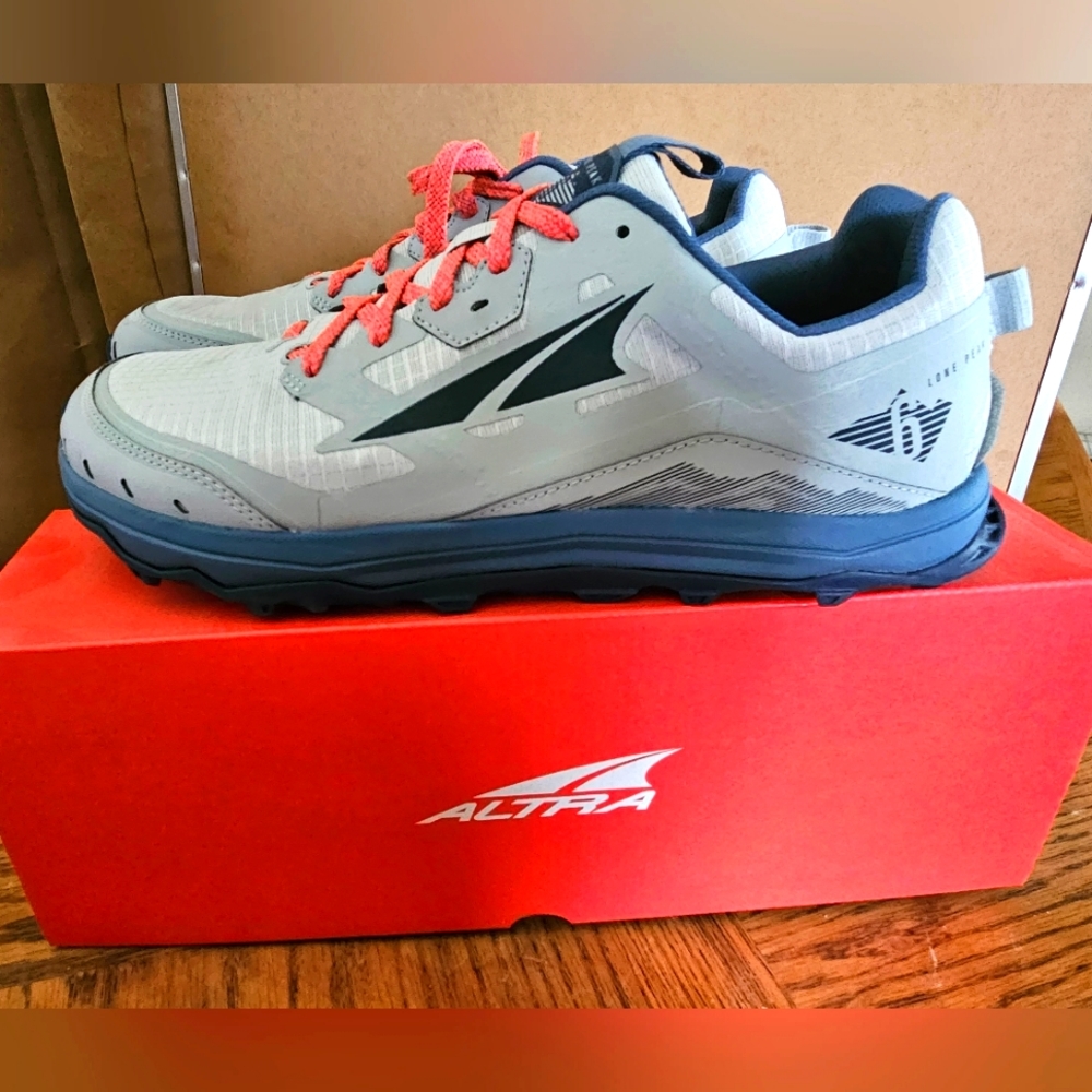 Mens Trail running shoes. NEW
